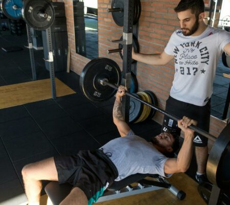 Jakie suplementy wspierają organizm w trakcie intensywnego treningu HIIT?