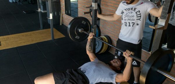 Jakie suplementy wspierają organizm w trakcie intensywnego treningu HIIT?