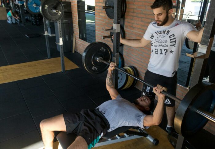 Jakie suplementy wspierają organizm w trakcie intensywnego treningu HIIT?